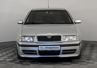 Подержанный автомобиль Skoda Octavia Liftback 2008 года (2 фото)