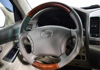 Подержанный автомобиль Toyota Land Cruiser Prado 2007 года (14 фото)
