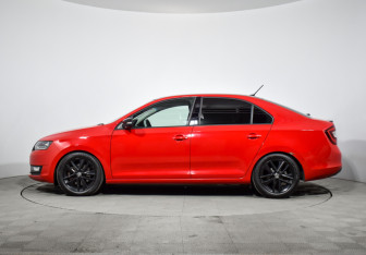 Подержанный автомобиль Skoda Rapid Liftback 2018 года (8 фото)