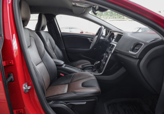 Подержанный автомобиль Volvo V40 Cross Country 2019 года (22 фото)