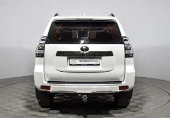 Подержанный автомобиль Toyota Land Cruiser Prado 2021 года (6 фото)