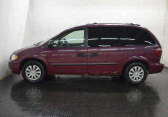 Подержанный автомобиль Chrysler Voyager 2002 года (8 фото)