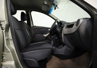 Подержанный автомобиль Renault Sandero 2013 года (15 фото)