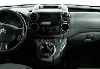 Подержанный автомобиль Citroen Berlingo 2012 года (14 фото)