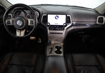 Подержанный автомобиль Jeep Grand Cherokee 2012 года (9 фото)