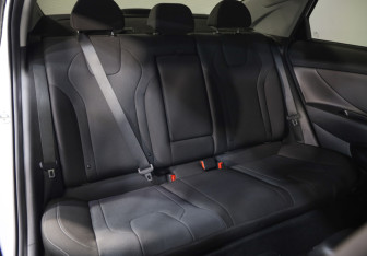 Подержанный автомобиль Hyundai Elantra Sedan 2021 года (22 фото)