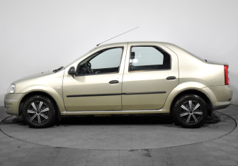 Подержанный автомобиль Renault Logan Sedan 2011 года (8 фото)