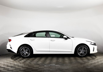 Подержанный автомобиль Kia K5 2022 года (4 фото)