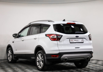 Подержанный автомобиль Ford Kuga 2017 года (7 фото)