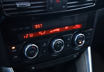 Подержанный автомобиль Mazda CX-5 2012 года (18 фото)