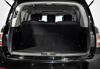 Подержанный автомобиль Nissan Patrol 2014 года (24 фото)