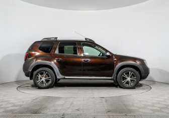 Подержанный автомобиль Renault Duster 2016 года (4 фото)
