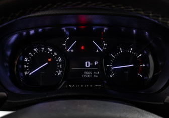 Подержанный автомобиль Peugeot Traveller 2021 года (19 фото)