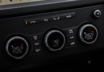 Подержанный автомобиль Land Rover Discovery 2018 года (18 фото)