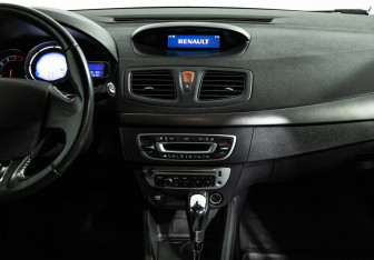 Подержанный автомобиль Renault Megane Hatchback 2014 года (14 фото)