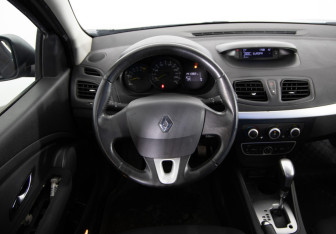 Подержанный автомобиль Renault Fluence 2012 года (9 фото)