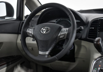 Подержанный автомобиль Toyota Venza 2009 года (16 фото)