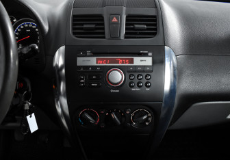 Подержанный автомобиль Suzuki SX4 Hatchback 2012 года (16 фото)