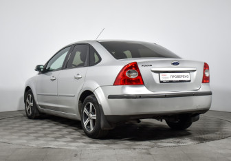 Подержанный автомобиль Ford Focus Sedan 2007 года (7 фото)