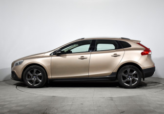 Подержанный автомобиль Volvo V40 Cross Country 2013 года (8 фото)
