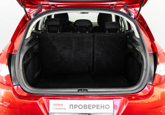 Подержанный автомобиль Citroen C4 Hatchback 2012 года (16 фото)