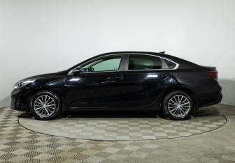 Подержанный автомобиль Kia Cerato Sedan 2022 года (8 фото)