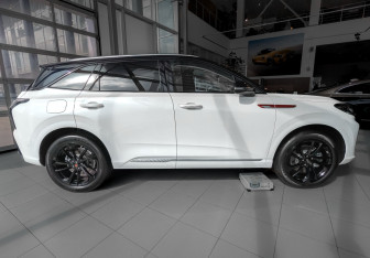 Новый Hongqi HS3 2025 (4 фото)