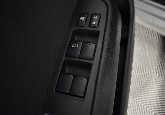 Подержанный автомобиль Nissan Tiida Hatchback 2013 года (15 фото)