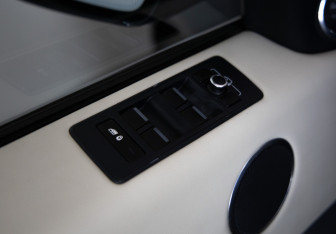 Подержанный автомобиль Land Rover Range Rover Sport 2014 года (23 фото)