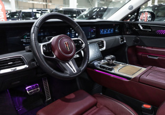 Подержанный автомобиль Hongqi E-HS9 2021 года (17 фото)