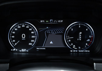Подержанный автомобиль Volvo V90 Cross Country 2017 года (32 фото)