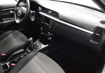 Подержанный автомобиль Kia Rio Hatchback 2020 года (12 фото)