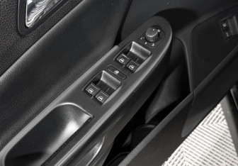 Подержанный автомобиль Volkswagen Passat Sedan 2006 года (10 фото)