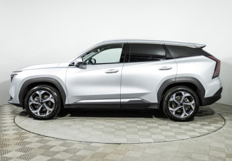 Подержанный автомобиль Geely Atlas 2024 года (8 фото)