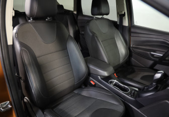 Подержанный автомобиль Ford Kuga 2015 года (20 фото)