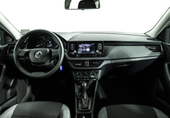 Подержанный автомобиль Skoda Rapid Liftback 2021 года (13 фото)