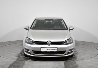 Подержанный автомобиль Volkswagen Golf Hatchback 2013 года (2 фото)