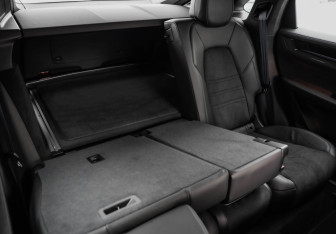 Подержанный автомобиль Porsche Cayenne 2023 года (33 фото)