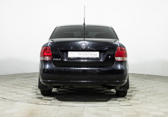 Подержанный автомобиль Volkswagen Polo Sedan 2012 года (6 фото)