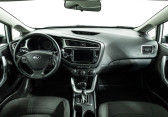 Подержанный автомобиль Kia Ceed Hatchback 2018 года (13 фото)