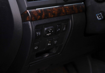 Подержанный автомобиль Toyota Land Cruiser Suv 2008 года (21 фото)