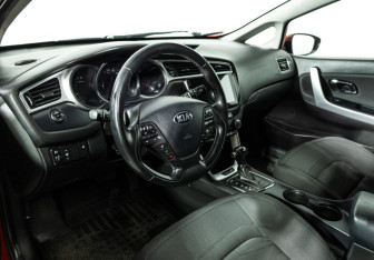 Подержанный автомобиль Kia Ceed Wagon 2017 года (11 фото)