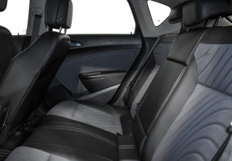 Подержанный автомобиль Opel Astra Hatchback 2014 года (12 фото)
