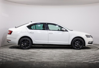 Подержанный автомобиль Skoda Octavia Liftback 2018 года (4 фото)
