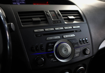 Подержанный автомобиль Mazda 3 Sedan 2011 года (15 фото)