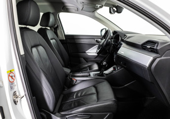 Подержанный автомобиль Audi Q3 2019 года (21 фото)