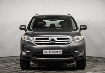 Подержанный автомобиль Toyota Highlander 2012 года (2 фото)