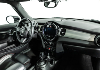 Подержанный автомобиль MINI Hatch 2021 года (9 фото)