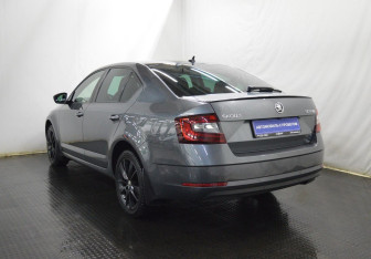 Подержанный автомобиль Skoda Octavia Liftback 2020 года (7 фото)