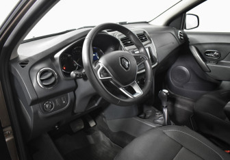 Подержанный автомобиль Renault Sandero 2019 года (10 фото)